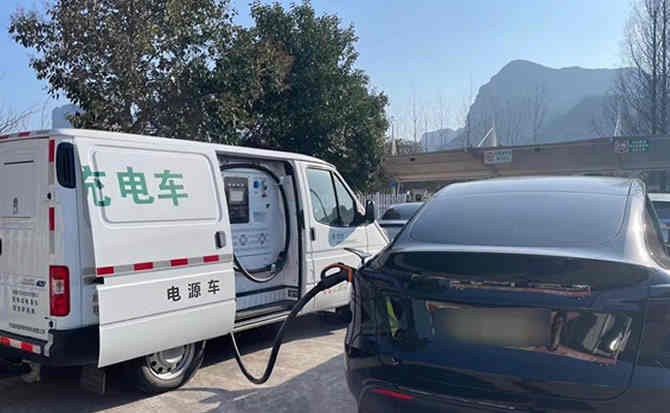 三穗汽车搭电